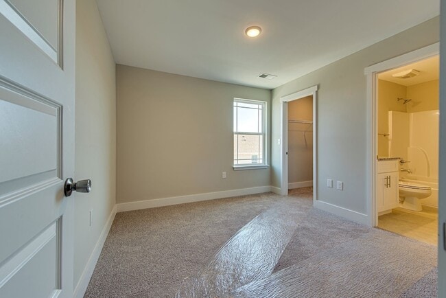 Building Photo - 7042 Magnolia Crossings