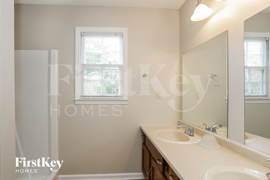 Building Photo - 3900 Hadley Farm Dr