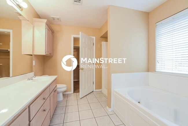 Building Photo - 4 Bedroom Pet-Friendly Home in Oklahoma Ci...