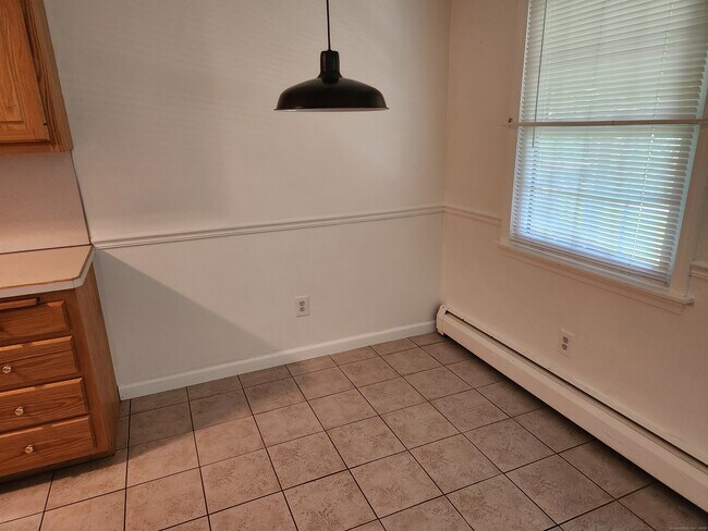 Building Photo - 1465 C Willard Ave