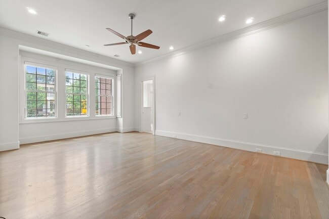 Building Photo - 58 E Bay Blvd