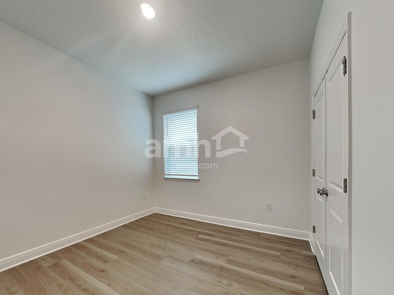 Building Photo - 575 Worcester Ct