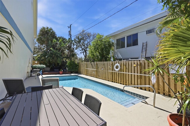 Building Photo - 4525 Bougainvilla Dr