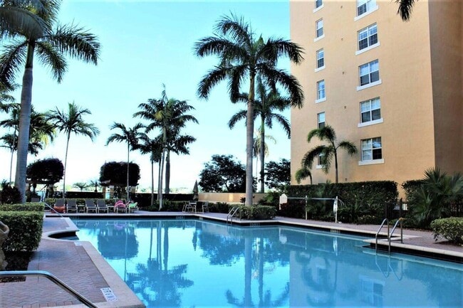 Building Photo - 1801 N Flagler Dr