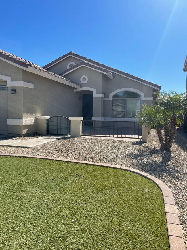 Building Photo - READY TO VIEW NOW! Beautiful 3 Bed 2 Bath Home in Buckeye