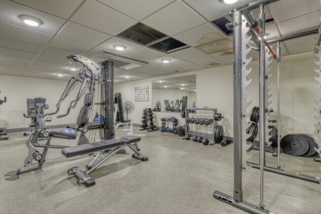 Building Photo - Luxurious 2 Bed, 2 Bath Condo with Stunning Views in Governor's Park!