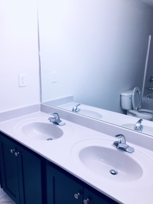 Building Photo - 571 Omnia Ct