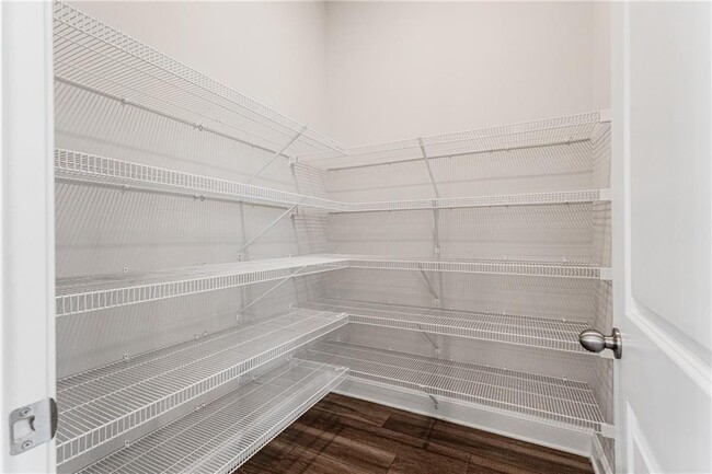 Building Photo - 5051 Pinckney Ln