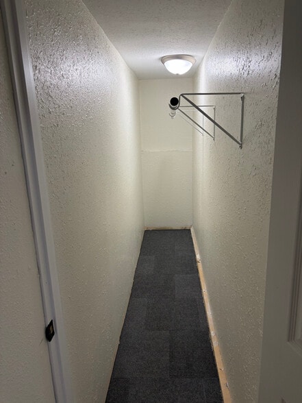 Building Photo - 506 Meadow Ln