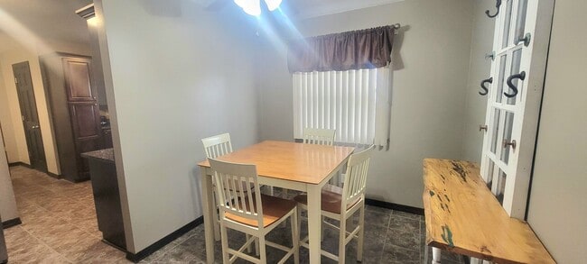 Building Photo - Small town Macon!