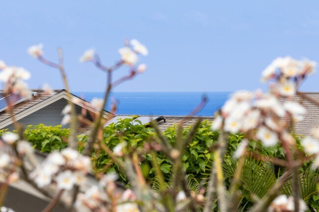 Building Photo - Furnished Home Close to Town