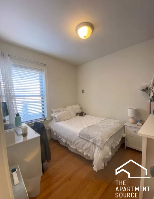 Building Photo - 3433 N Lakewood Ave