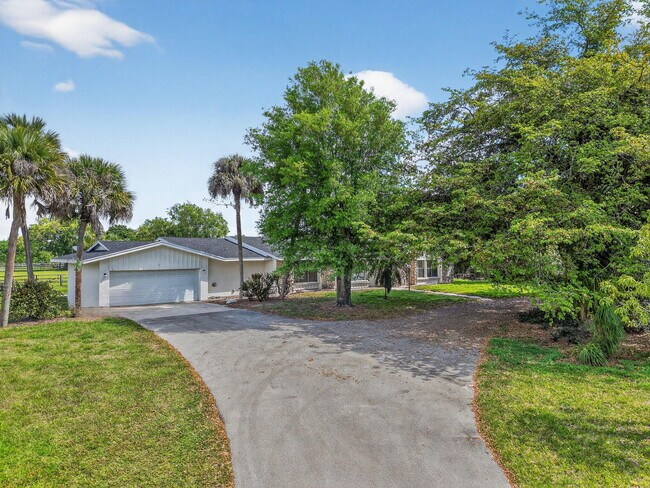 Building Photo - 10157 La Reina Rd