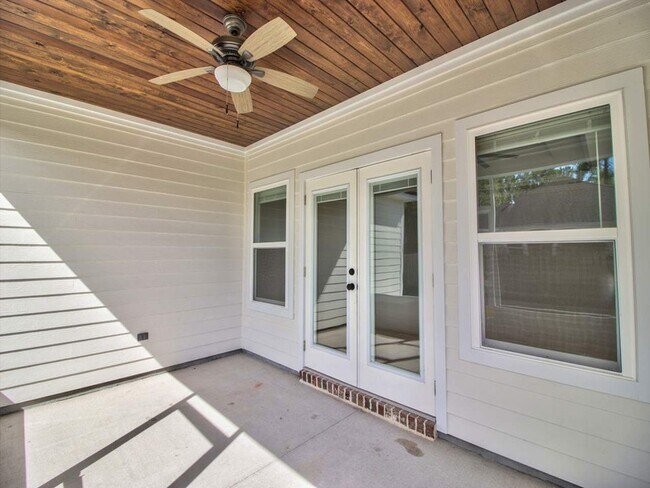 Building Photo - 102 Churchill Dr