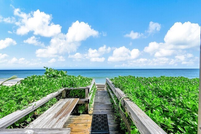 Building Photo - 1161 Hillsboro Mile Unit 207