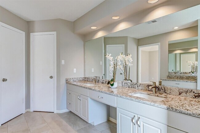 Building Photo - 21623 Park Valley Dr