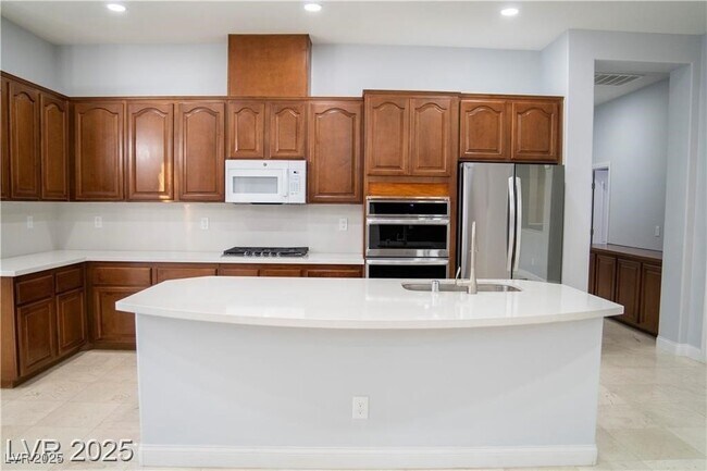 Building Photo - 5527 Breecher Ave