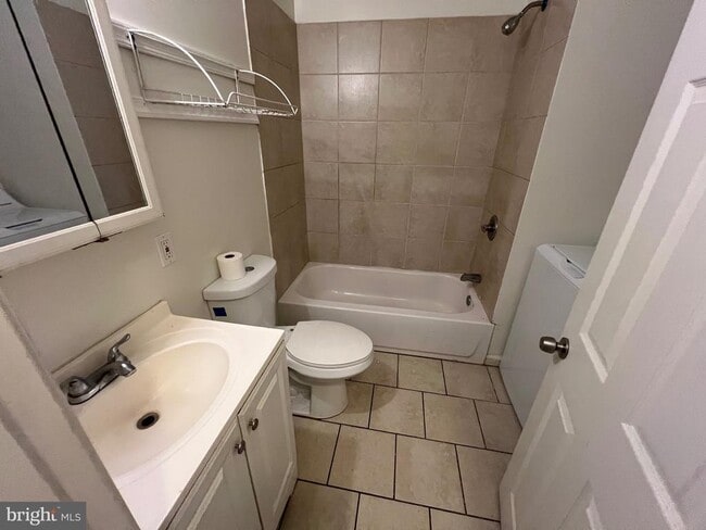 Building Photo - 258 S Cecil St