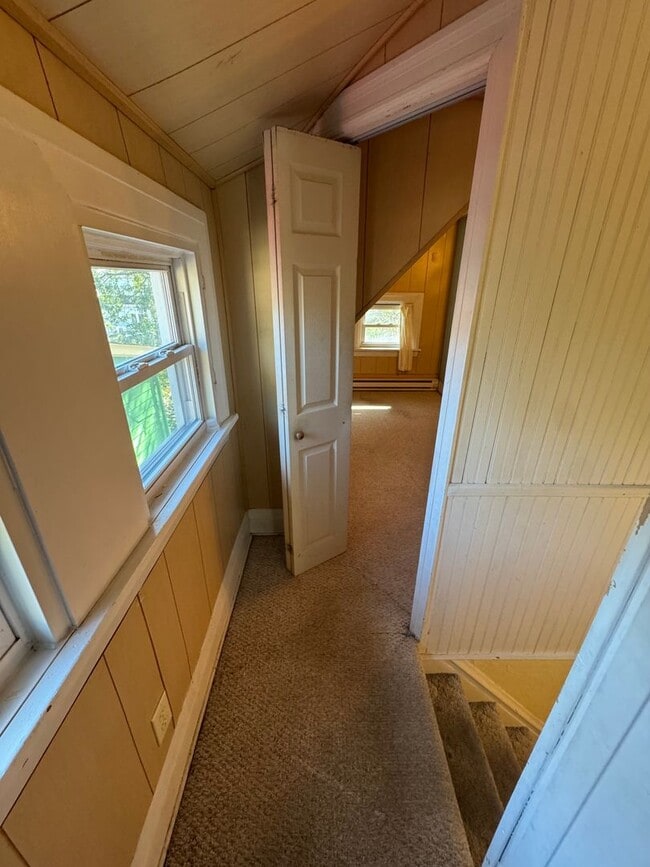 Building Photo - 5 Bedroom 2.5 Bath in Squirrel Hill