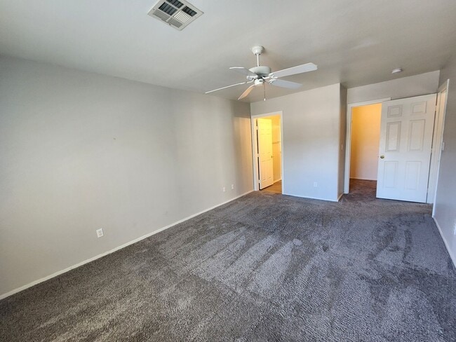 Building Photo - Beautiful townhouse in Silverado Ranch