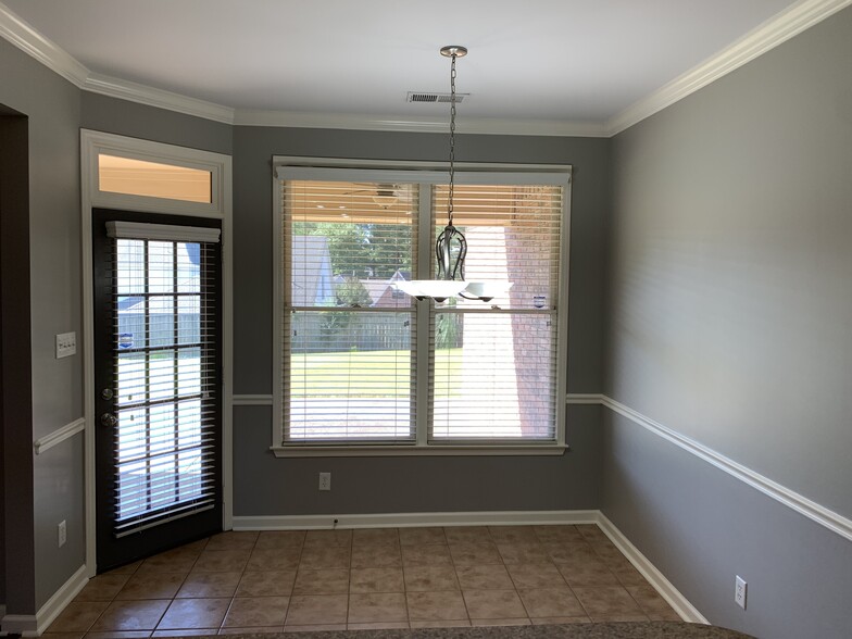 Eat-in Kitchen Nook - 1695 Berryhill Rd