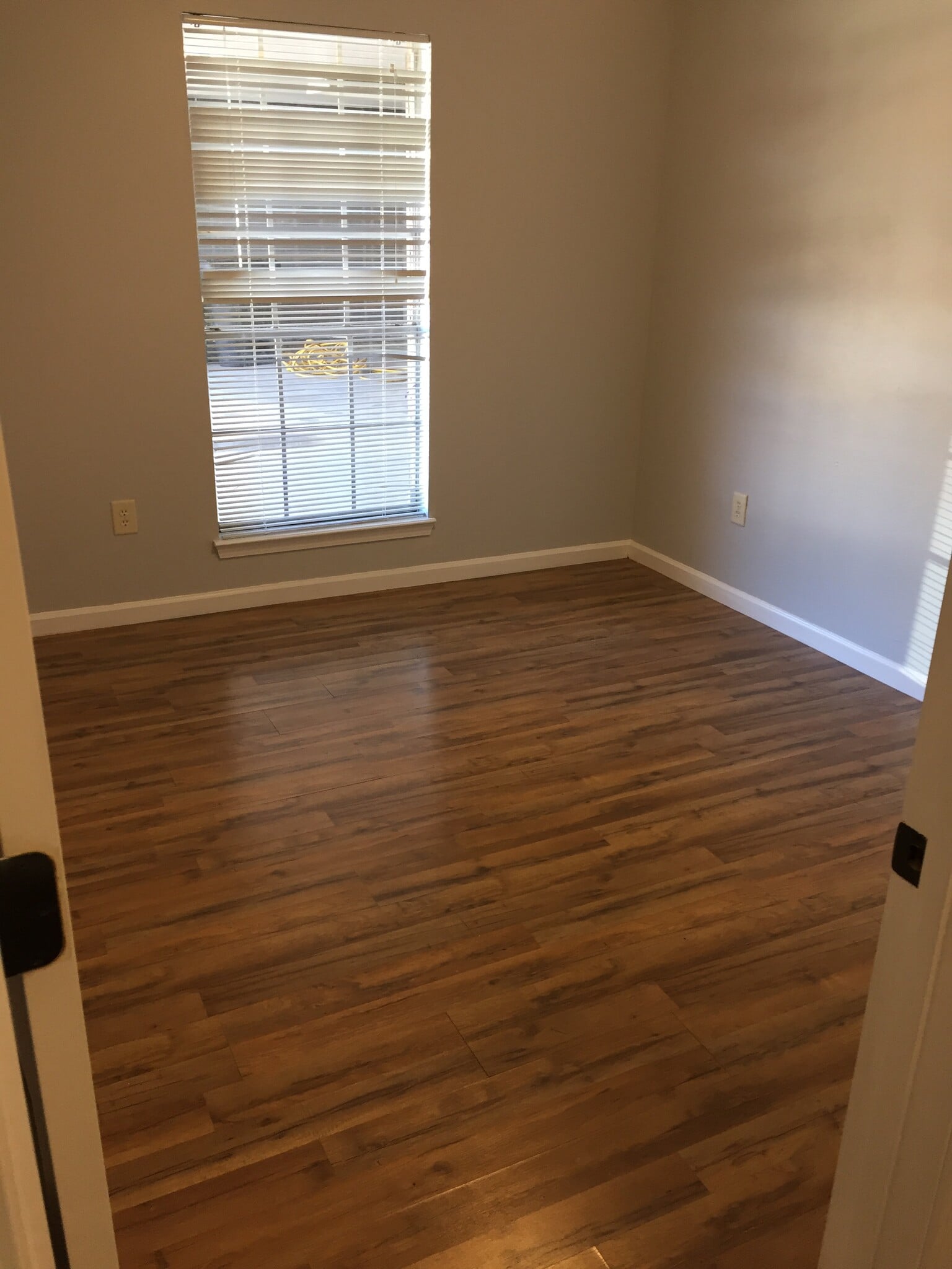 Building Photo - 10937 Carmel Dr