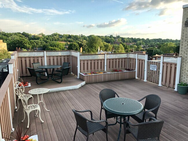 Building Photo - Fully Furnished 1 Bedroom, 1 Bathroom Cond...
