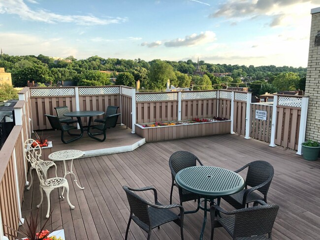 Building Photo - One Bedroom In Shadyside