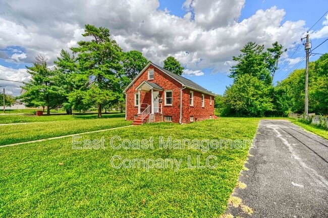 Building Photo - 501 Middle River Rd
