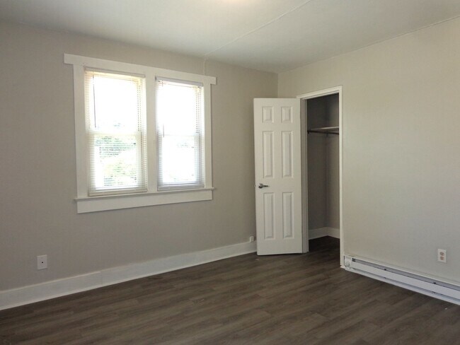 Building Photo - Townhomes at West Little Creek - Holiday Rent Special!