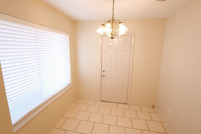 Building Photo - 22311 Fincastle Dr