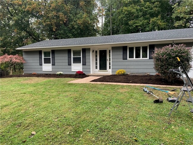 Building Photo - 4 Peachtree Ln