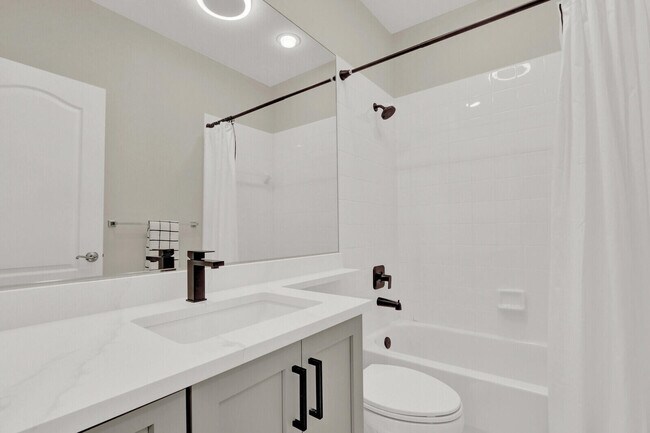 Building Photo - 28 Live Oak Cir