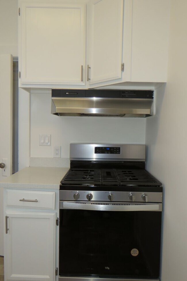 Building Photo - 152A