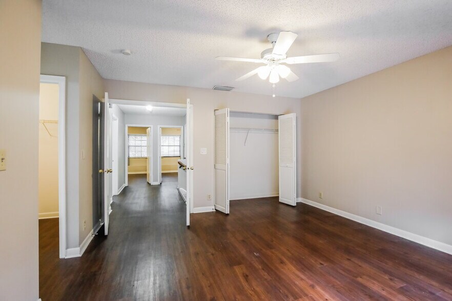 Building Photo - 6390 NW 47th Ct