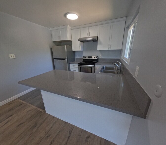 KITCHEN - 809 Brent Ave