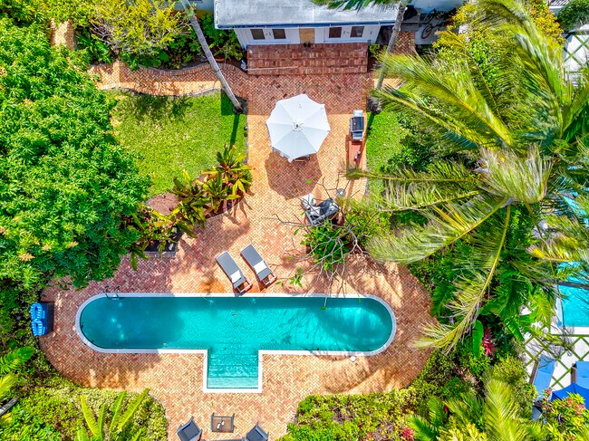 Building Photo - 411 26th St