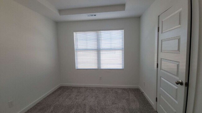 Building Photo - "Charming Newly built 3-Bed Townhouse Retreat with Granite Elegance in Prime Huntsville Location!"