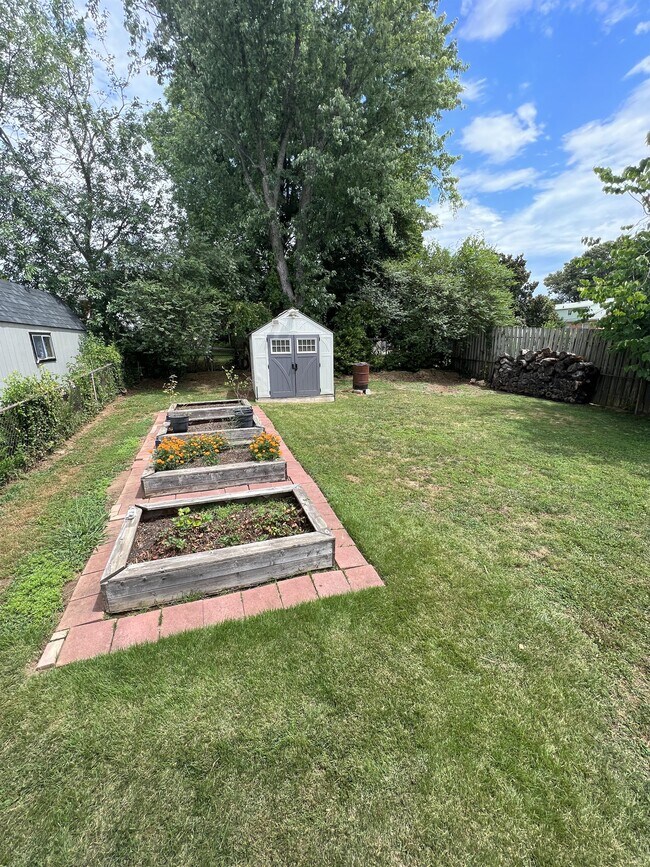 Building Photo - 1408 Gates St