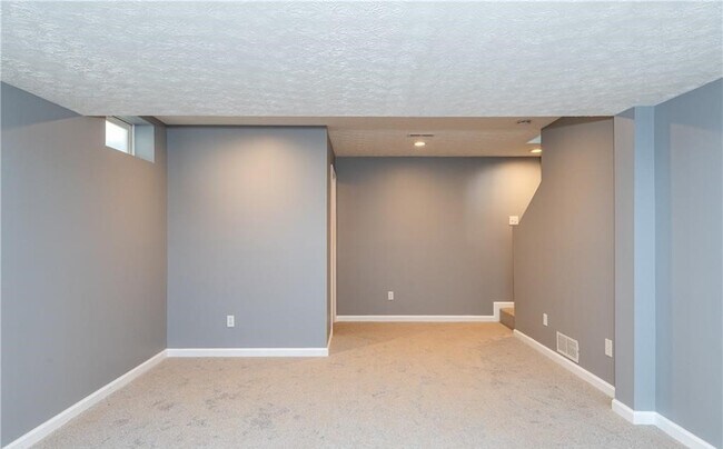 Building Photo - 3601 Empire Dr