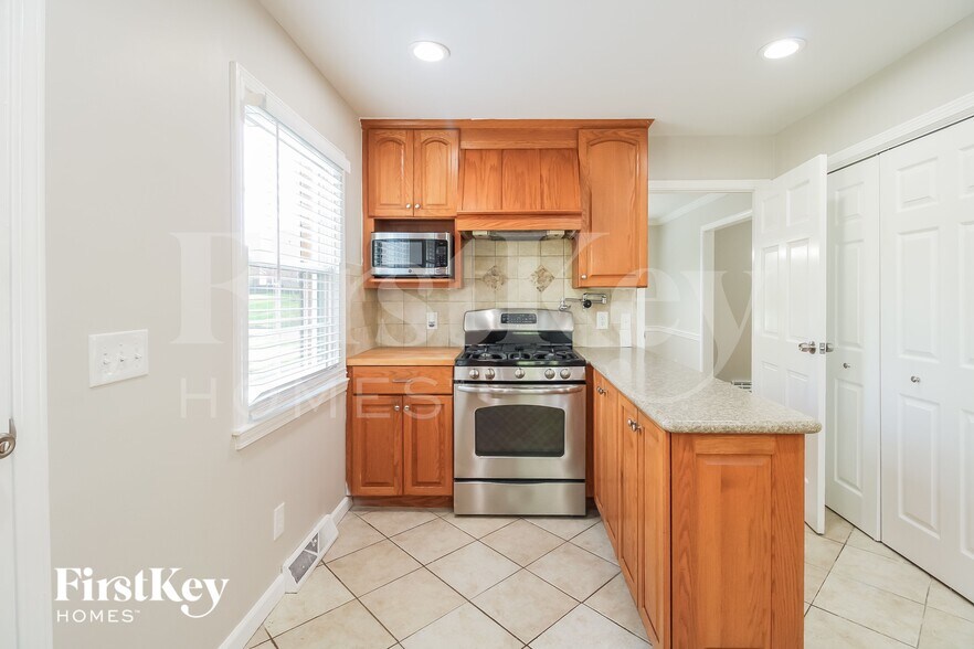 Building Photo - 2006 Red Forest Rd