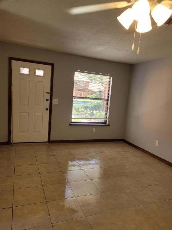 Building Photo - 2701 NE 10th St