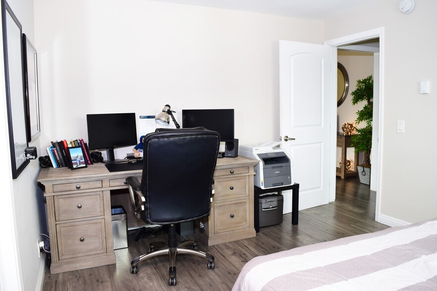 Guest Bedroom & Office - 16169 Sunset Blvd