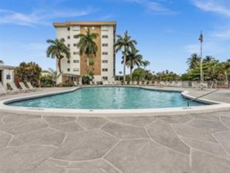 Building Photo - 3020 NE 16th Ave