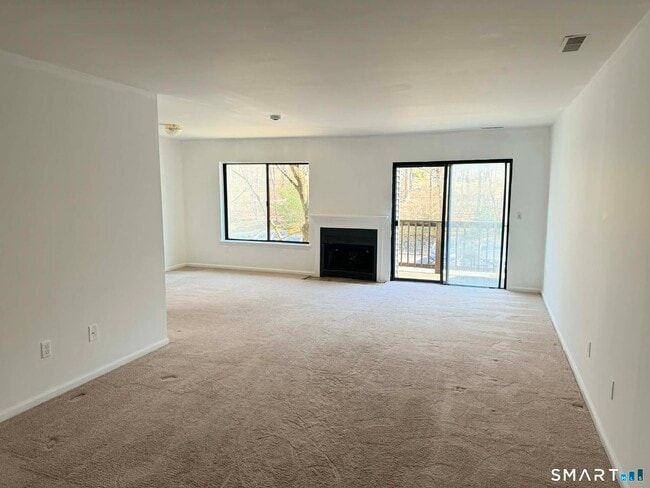 Building Photo - 14 Newtown Rd