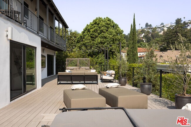 Building Photo - 3360 Ley Dr