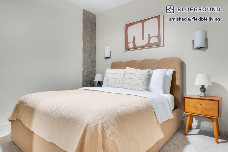 Building Photo - 2121 6th Ave