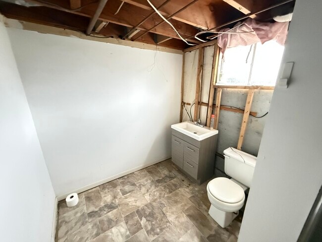 Building Photo - 211 Bourn Ave