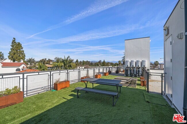 Building Photo - 3755 S Canfield Ave