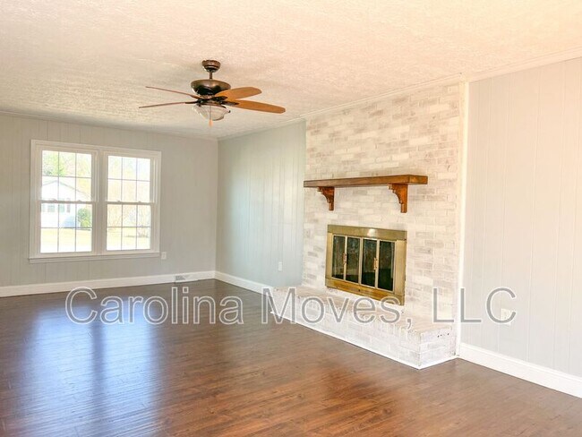 Building Photo - 206 Manassas Dr